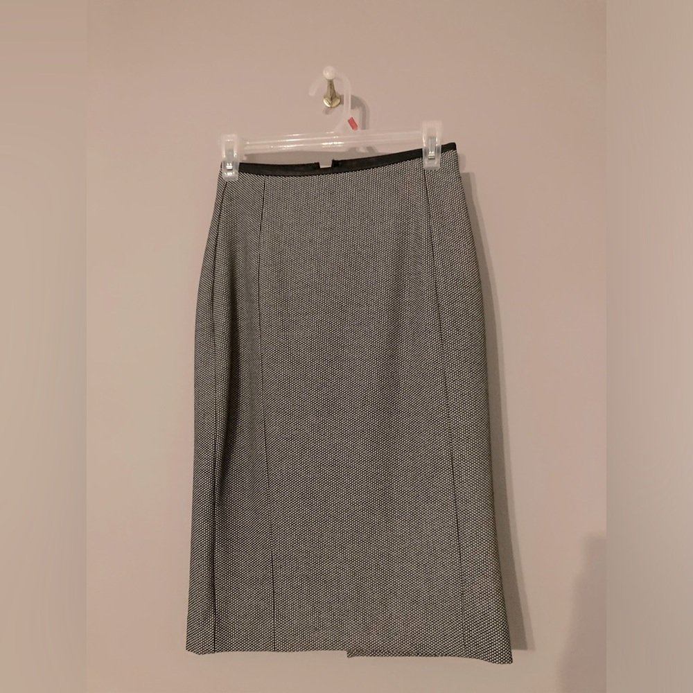 Express Size 0 Pencil Skirt. Medium gray & black. Excellent condition, no flaws.